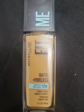 5/$20**NEW Maybelline Fit Me Matte + Poreless Liquid Foundation In Golden